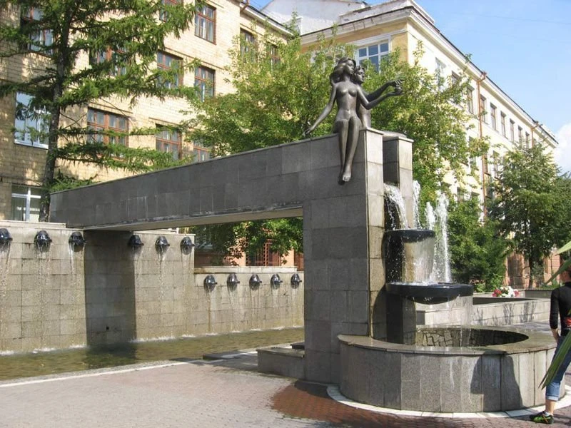 Фонтан скульптура «Адам и Ева» в Красноярске