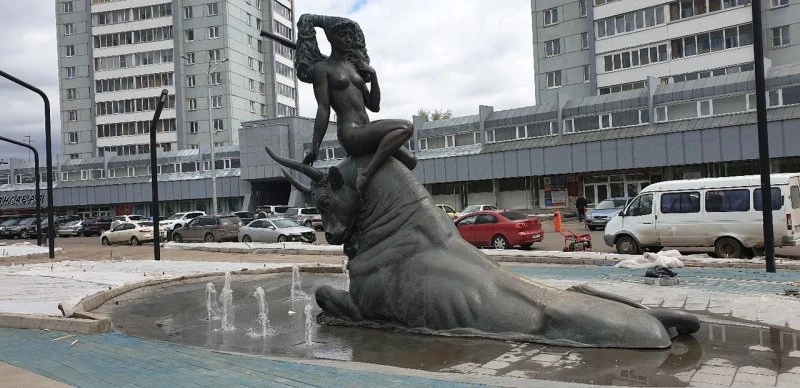 Фонтан скульптура "Похищение Европы" в Красноярске