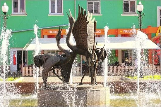 Фонтан скульптура "Журавли" в Красноярске