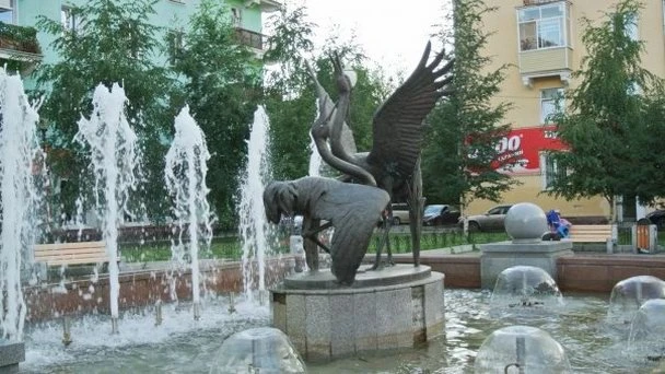 Фонтан скульптура "Журавли" в Красноярске