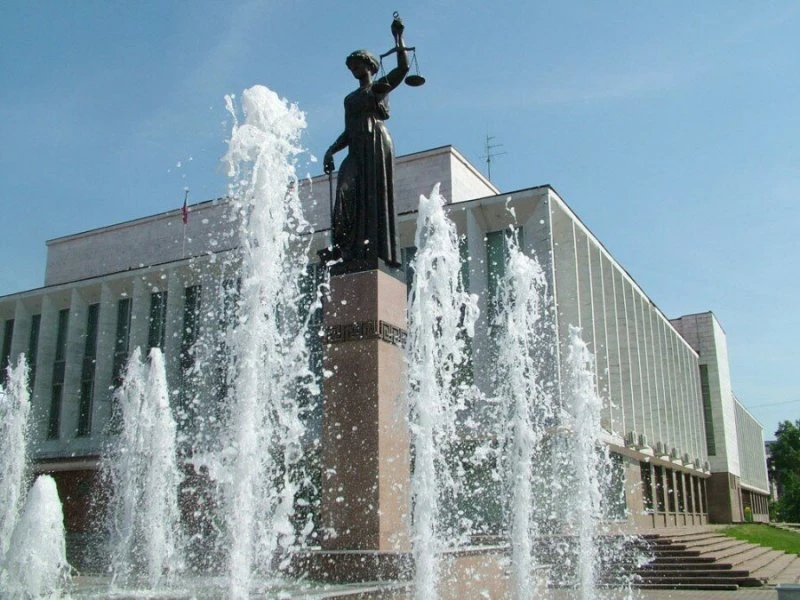 Фонтан скульптура "Фемида" в Красноярске