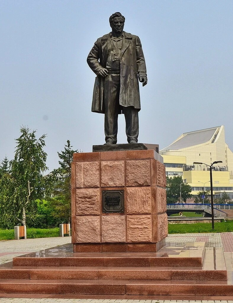 Памятник Виктор Петрович Астафьев в Красноярске