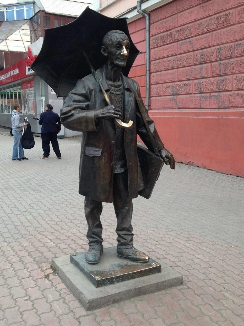 Памятник художнику Андрею Поздееву в Красноярске