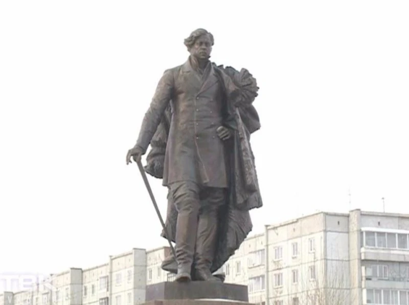 Памятник первому губернатору Енисейской губернии А. П. Степанову в Красноярске