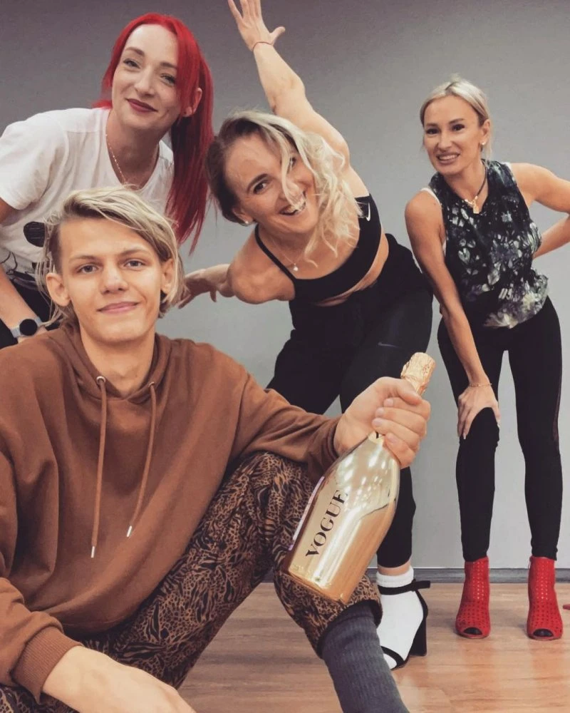 pestraya_dance