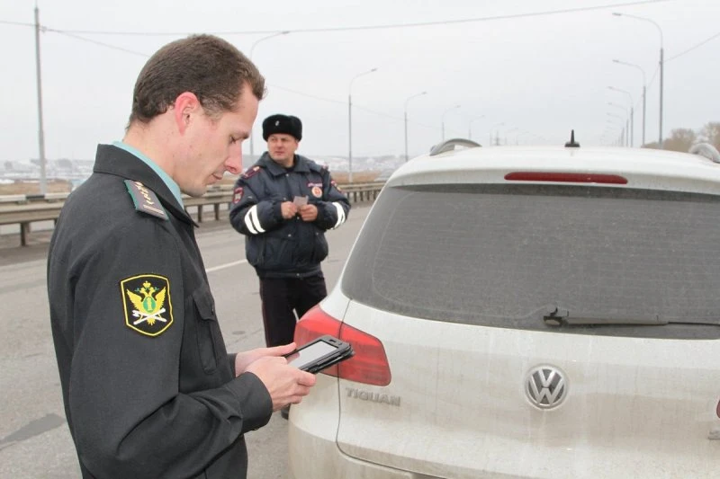 Судебные приставы по Свердловскому району и Емельяновскому району в Кировском районе Красноярска