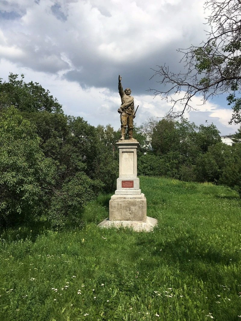 Памятник братской могиле солдат расстрелянных в июле 1919 г.