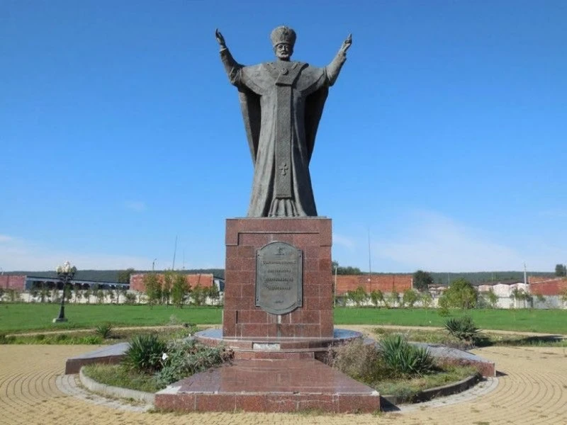 Памятник Николаю Чудотворцу