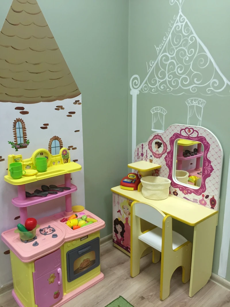 Kinder House