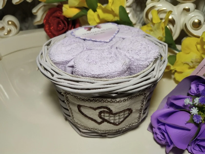 Корзина с полотенцами