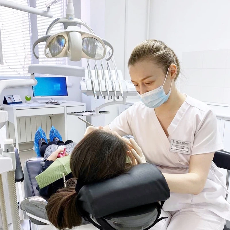 Врачи Real Clinic уверены, что здоровая и красивая улыбка — это не прихоть, а часть семейного достояния.