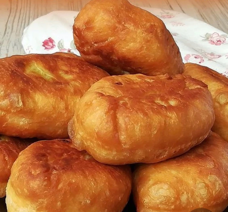 Опять дожди? Самый раз пить горячий чай с домашними пирожками с картошкой ☕️