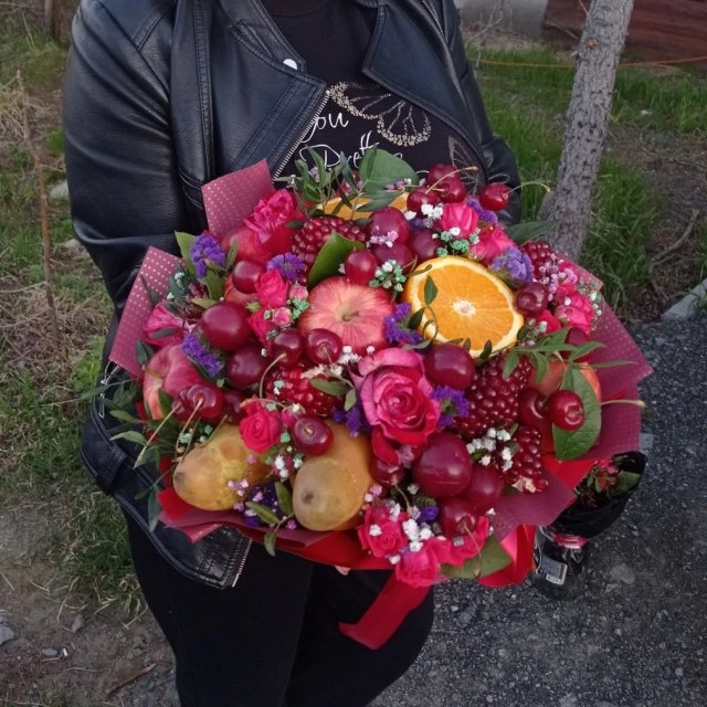 Лето - ягодная пора. 