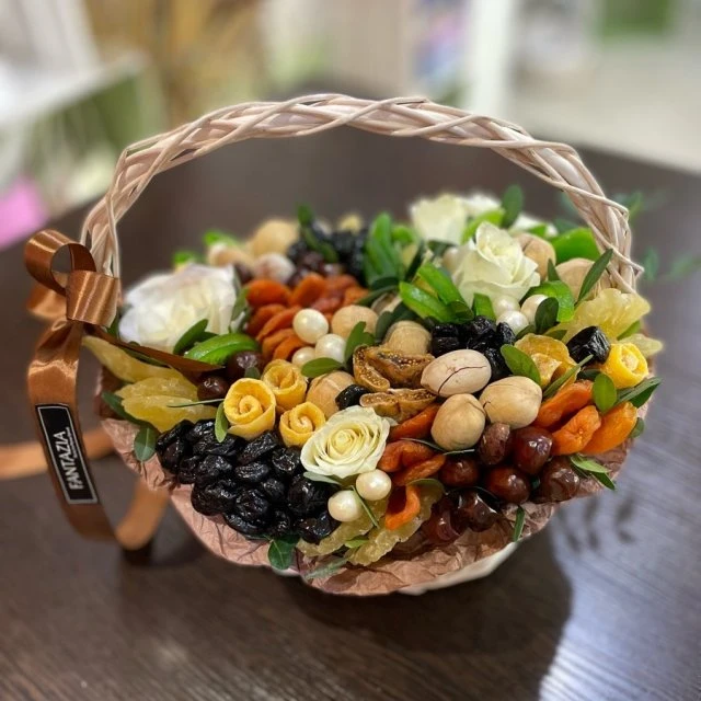 Корзина из сухофруктов 